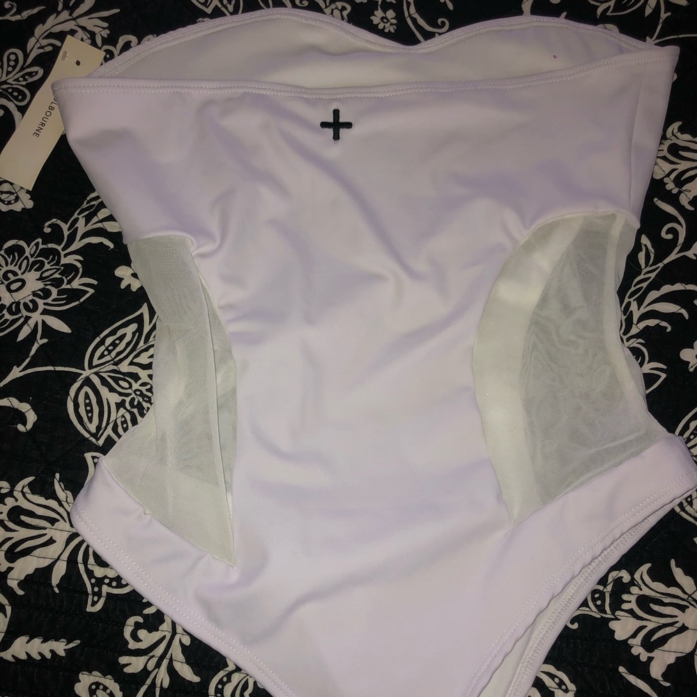 Mesh Coulbourne one piece - Picture 3 of 3